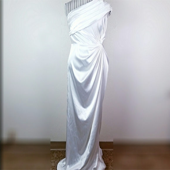 Adrianna Papell Dresses & Skirts - Elegant Adrianna Papell Ruched White Wedding Dress